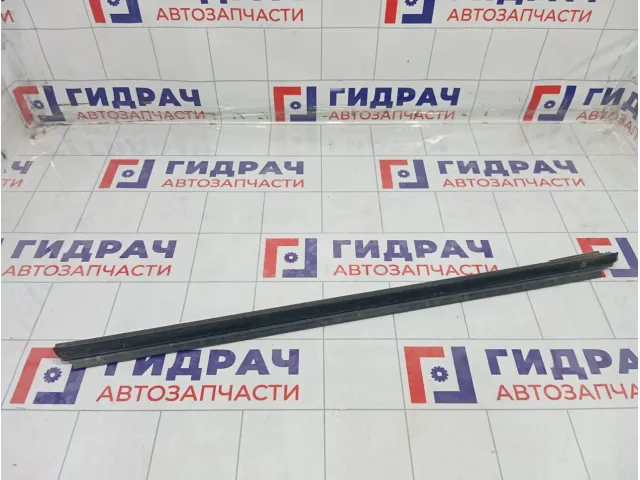 Уплотнитель стекла переднего правого Volkswagen Passat 3B0837472CB41