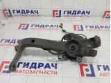 Кулак поворотный передний левый Volkswagen Passat 8D0407257AM