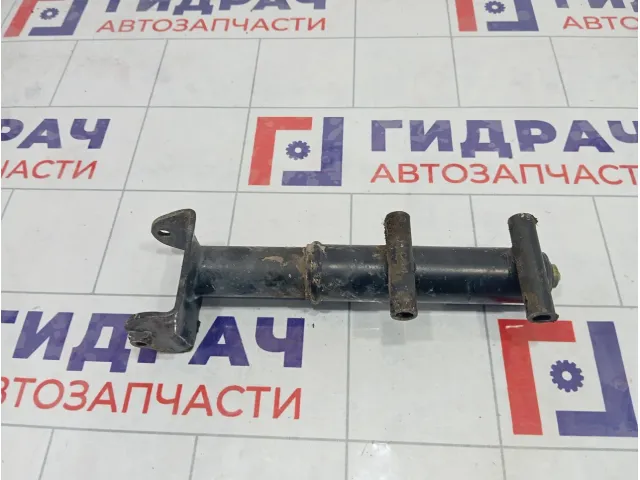 Кронштейн усилителя бампера заднего Volkswagen Passat 3B9807336