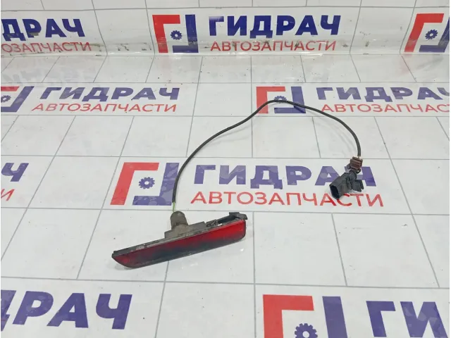 Фонарь задний в бампер левый Volkswagen Passat 3B0945071A