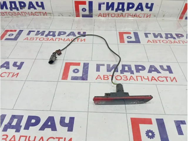 Фонарь задний в бампер правый Volkswagen Passat 3B0945072A