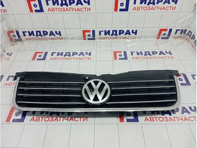 Решетка радиатора Volkswagen Passat 3B0853651L3FZ