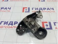 Кронштейн двигателя левый Volkswagen Passat 8E0199351
