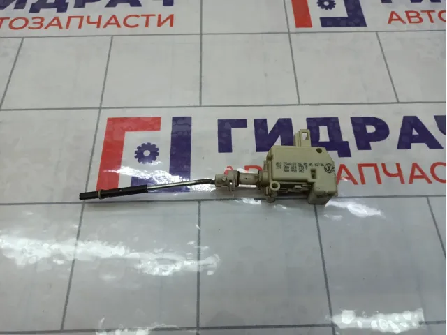 Активатор замка крышки бензобака Volkswagen Passat 3B0810773B