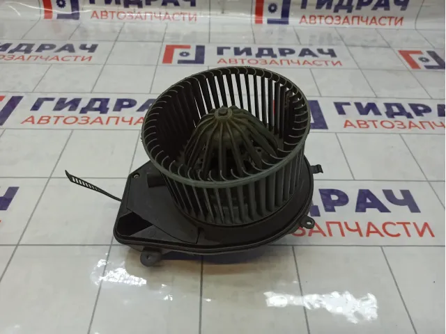 Моторчик отопителя (печки) Volkswagen Passat 8D1820021A