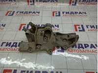 Кронштейн генератора Volkswagen Passat 06B903143N