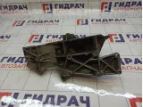 Кронштейн генератора Volkswagen Passat 06B903143N