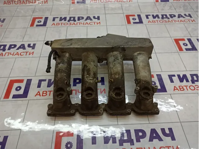 Коллектор впускной Volkswagen Passat 06B133201N