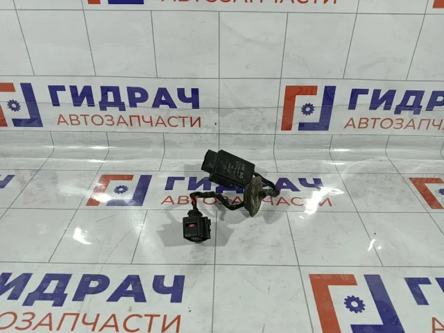 Реле бензонасоса Volkswagen Passat 1K0906093D