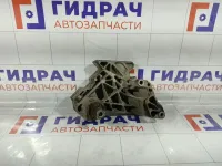 Кронштейн двигателя правый Volkswagen Passat 06F199207H