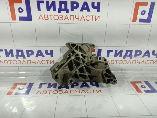 Кронштейн двигателя правый Volkswagen Passat 06F199207H
