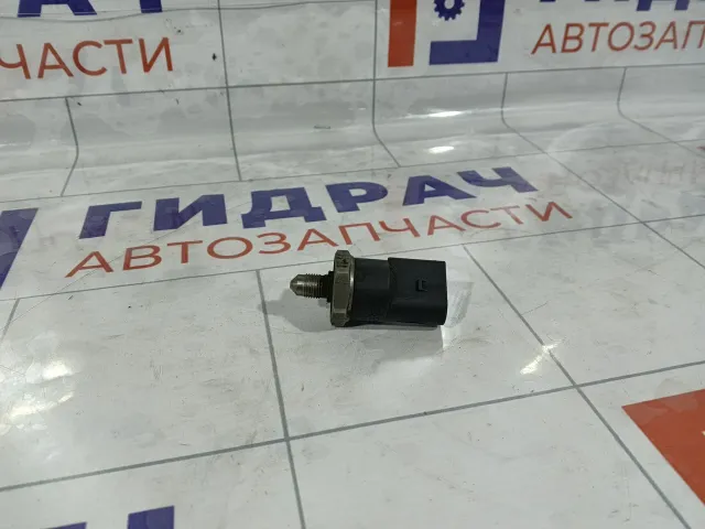 Датчик давления топлива Volkswagen Passat 06D906051A