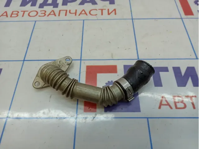 Трубка вентиляции картерных газов Volkswagen Passat (B6) 06F103213N
