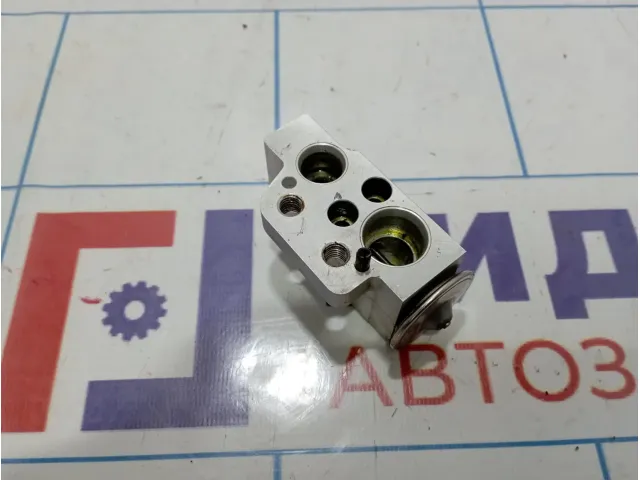 Клапан кондиционера Volkswagen Passat (B6) 1K0820679