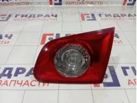 Фонарь задний внутренний правый Volkswagen Passat 3C9945094