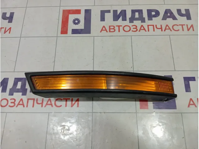 Поворотник передний правый Volkswagen Passat 3C0953042J