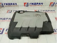 Накладка двигателя Volkswagen Passat 03L103925AM