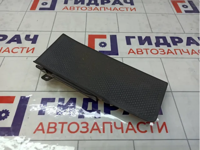 Накладка (кузов внутри) под ногу водителя Volkswagen Passat 3C1864777