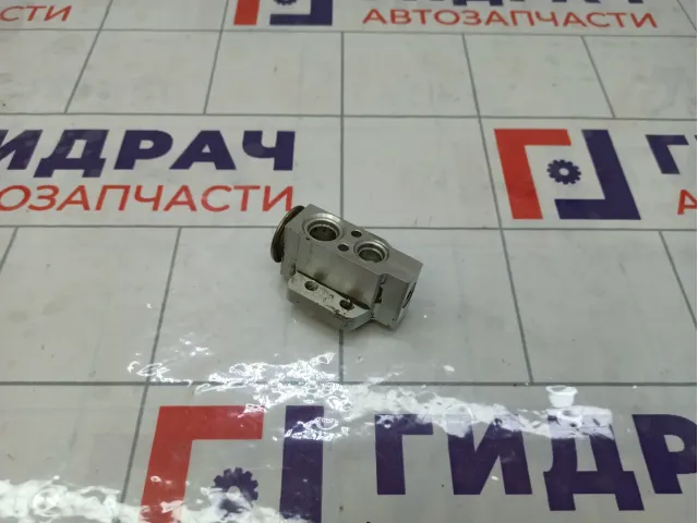Клапан кондиционера Volkswagen Passat 1K0820679