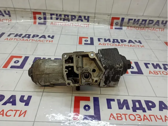 Корпус масляного фильтра Volkswagen Passat 045115389J