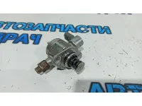 Насос (ТНВД) бензиновый Volkswagen Passat B7 06H127025N.