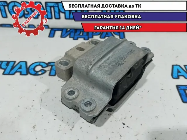 Опора двигателя левая Volkswagen Passat B7 3C0199555Q.