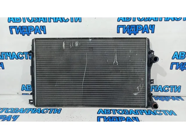 Радиатор основной Volkswagen Passat B7 1K0121253AA. Дефект.