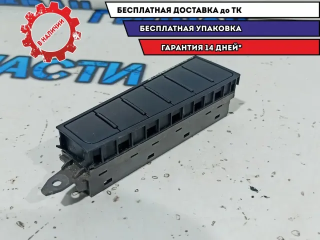 Блок кнопок Volkswagen Passat B7 3AB927238. Потертость.