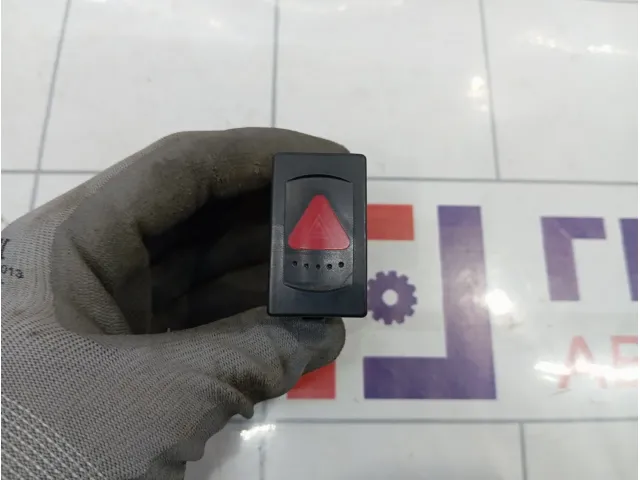 Кнопка аварийной сигнализации Volkswagen Passat B5 3B0953235D01C