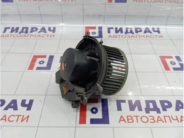 Моторчик отопителя Volkswagen Passat B5 8D1820021B