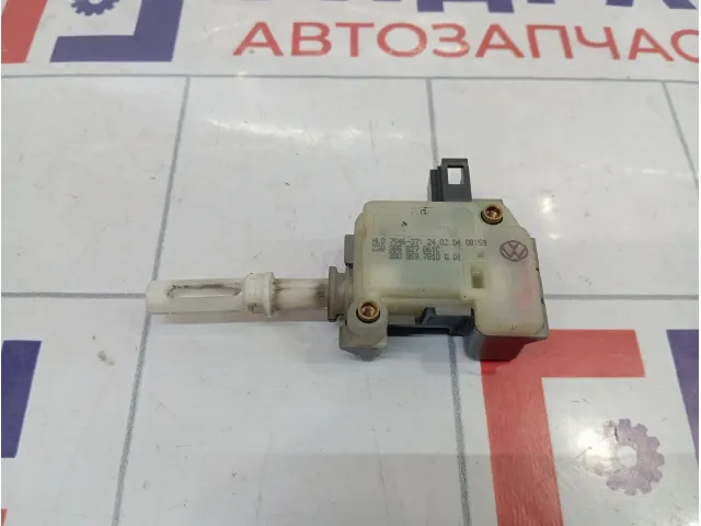 Активатор замка багажника Volkswagen Passat B5 3B5827061C