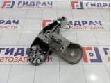 Кронштейн опоры двигателя левый Volkswagen Passat B5 8E0199351