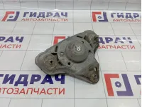 Кронштейн амортизатора переднего Volkswagen Passat B5 8D0412383D