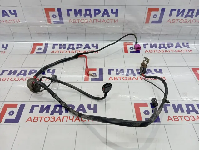 Клемма аккумулятора плюс Volkswagen Passat B5