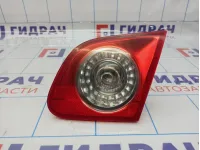 Фонарь задний внутренний правый Volkswagen Passat B6 3C5945094E.