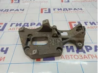 Кронштейн генератора Volkswagen Passat B6 06F903143F.