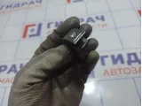 Кнопка стеклоподъемника Volkswagen Passat B6 7L6959855BREH. Потертости.