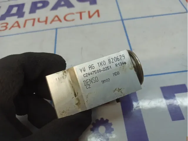 Клапан кондиционера Volkswagen Passat (B6) 1K0820679