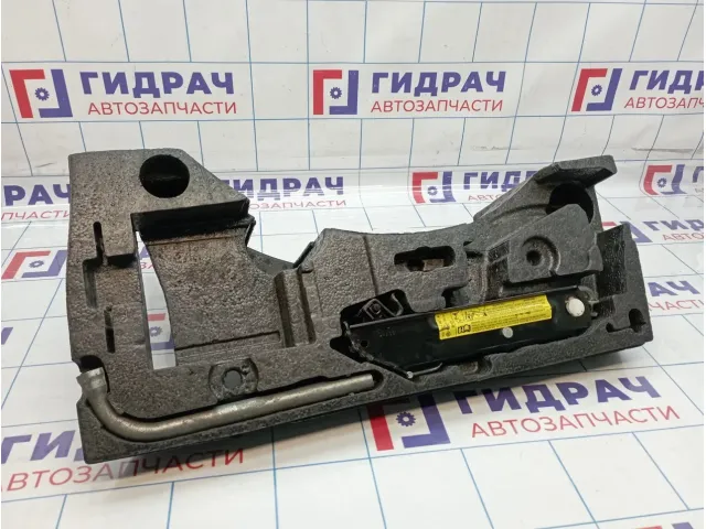 Ящик для инструментов Volkswagen Passat (B6)