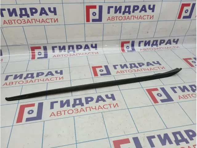 Молдинг лобового стекла правый Volkswagen Passat (B8)