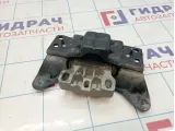 Опора двигателя левая Volkswagen Passat (B8) 5Q0199555R