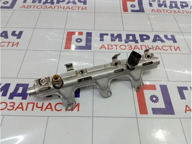Рейка топливная (рампа) Volkswagen Passat CC 06J133317M