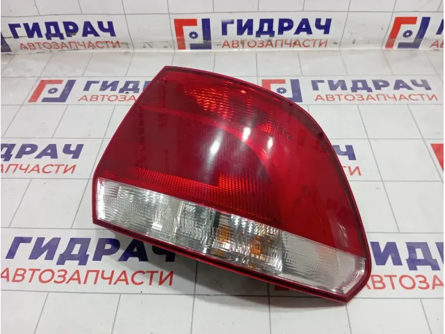 Фонарь задний правый Volkswagen Polo 6RU945096E