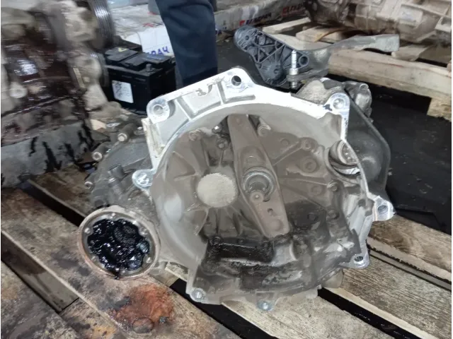 МКПП (механическая коробка переключения передач) Volkswagen Polo 02T300049M
