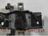 Опора КПП левая Volkswagen Polo Sedan (Mk5) 6Q0199555AT. Трещины.