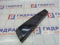 Накладка стойки наружная правая Volkswagen Polo Sedan (Mk5) 6RU853290. Дефект креплений.