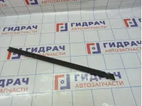 Уплотнитель стекла двери задней левой Volkswagen Polo Sedan (Mk5) 6RU8394795AP. Внутренний.