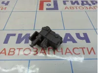 Активатор замка крышки бензобака Volkswagen Polo Sedan (Mk5) 5C6810773B