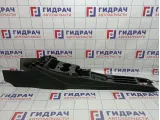 Консоль Volkswagen Polo Sedan (Mk5) 6RU863243B82V