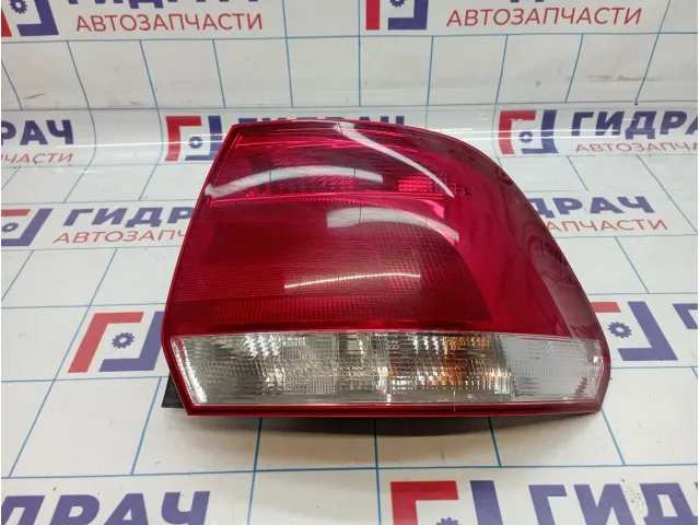 Фонарь задний правый Volkswagen Polo Sedan (Mk5) 6RU945096E